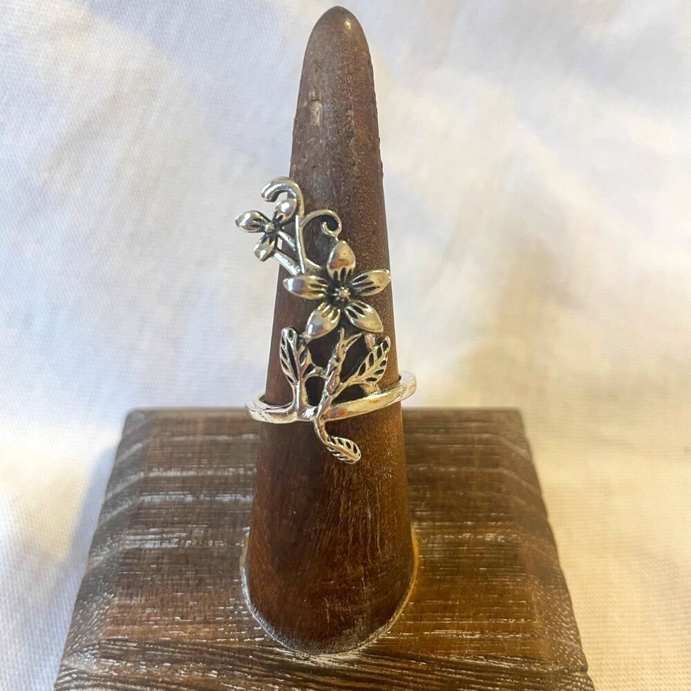 Cassis Garden Flower Climbing Ring Size 6.5